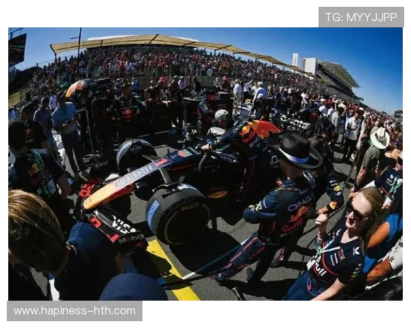 F1赛季最新动态：红牛车队夺冠势头强劲 赛道风云再起